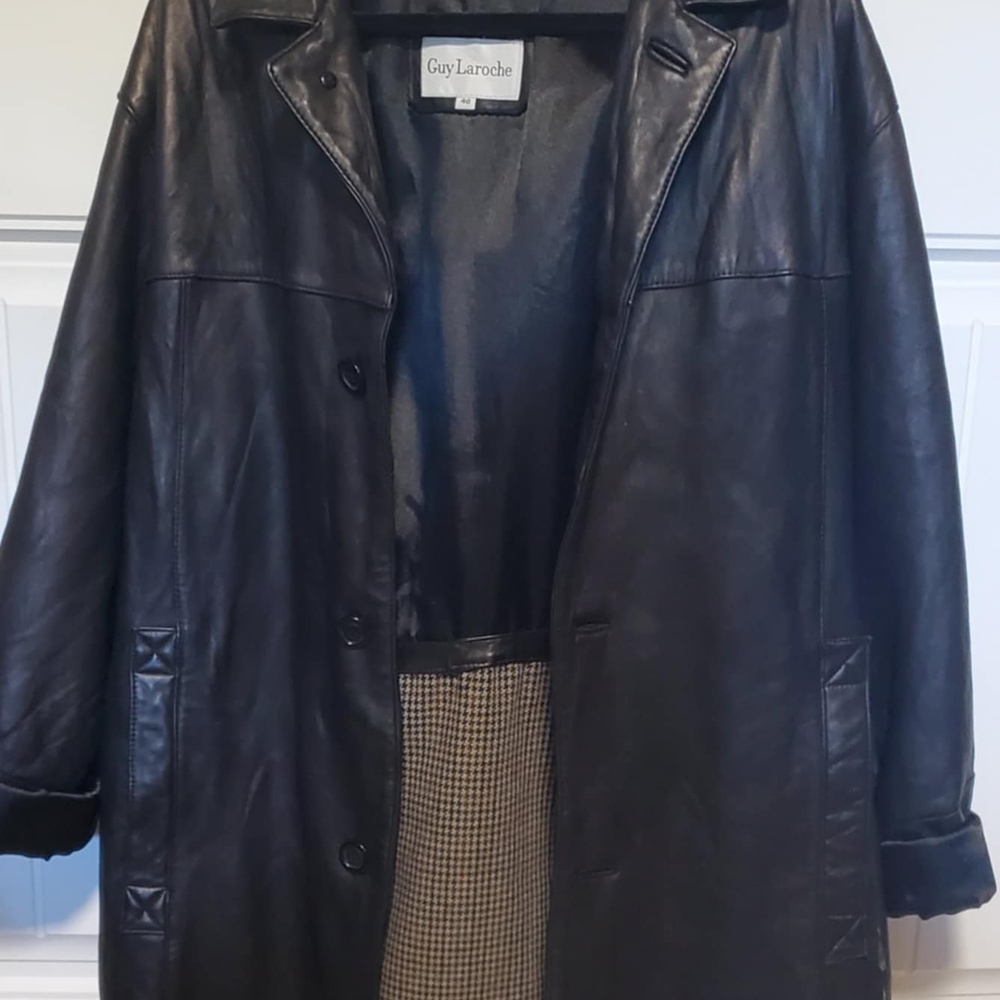 Guy Laroche Sleek Black Leather Jacket